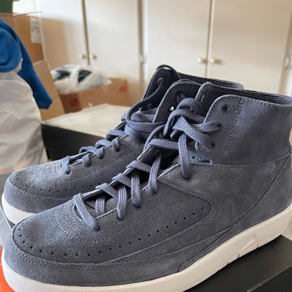 NIKE AIR JORDAN 2 RETRO BLUE-THUNDER/WHITE COLOR SIZE 8 MENS